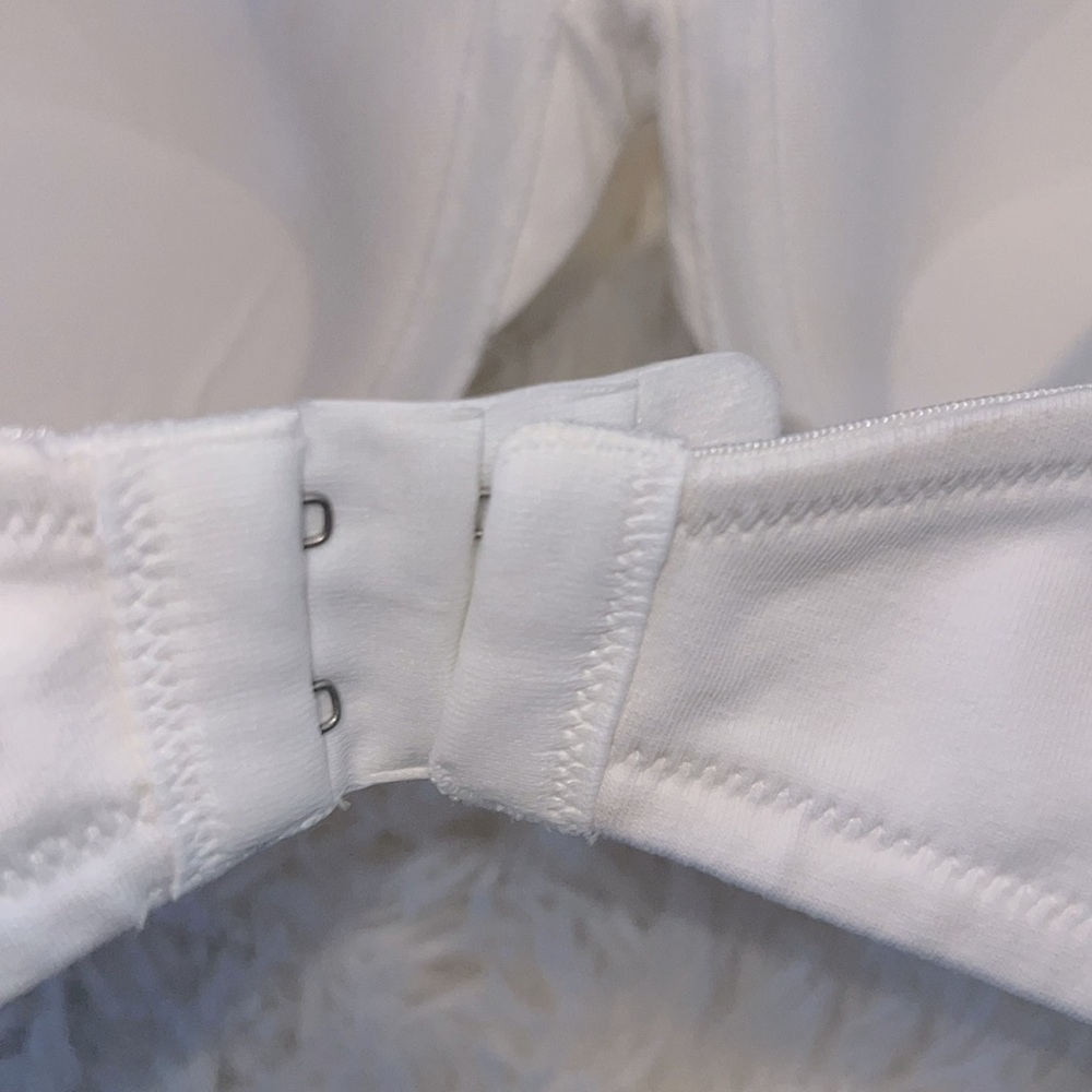 Victoria’s Secret Signature Push-up Bra Color White Size 36D NWT - Picture 5 of 6